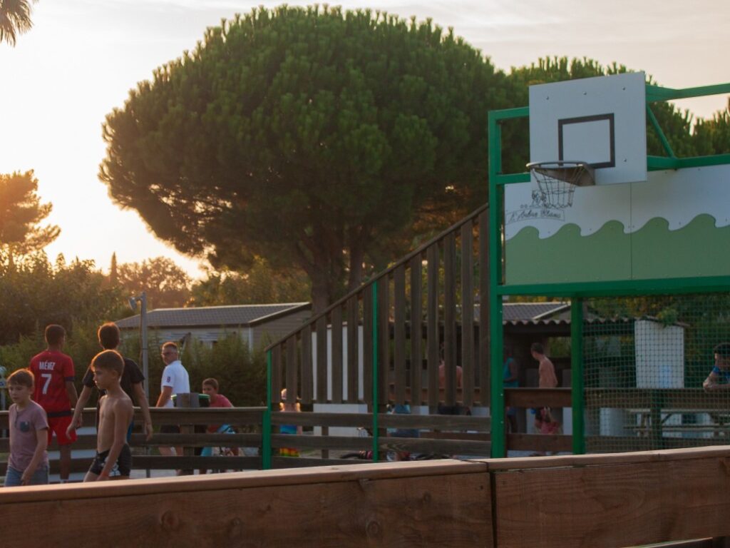 Camping-Paradis-Le-Pearl-Aire-de-jeux-enfants